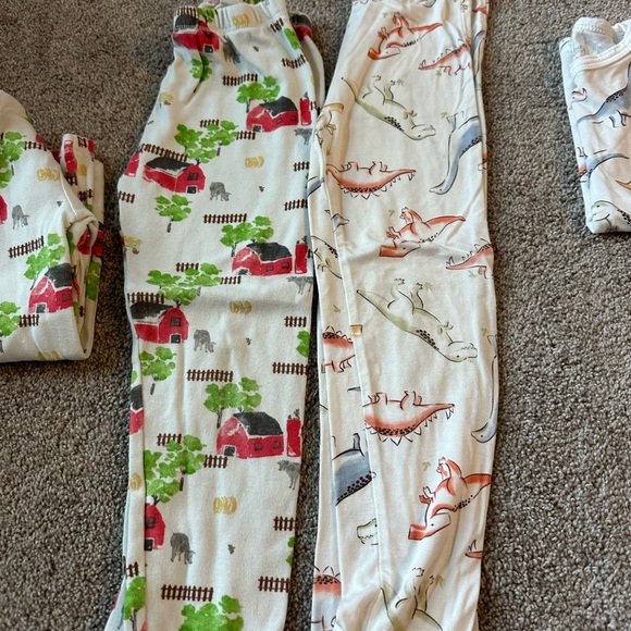 2 sets of boys pjs 5t - Picture 2 of 4